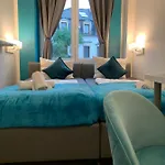 Understaytement Am Schloss Dresden