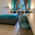 Otel Understaytement Am Schloss Dresden